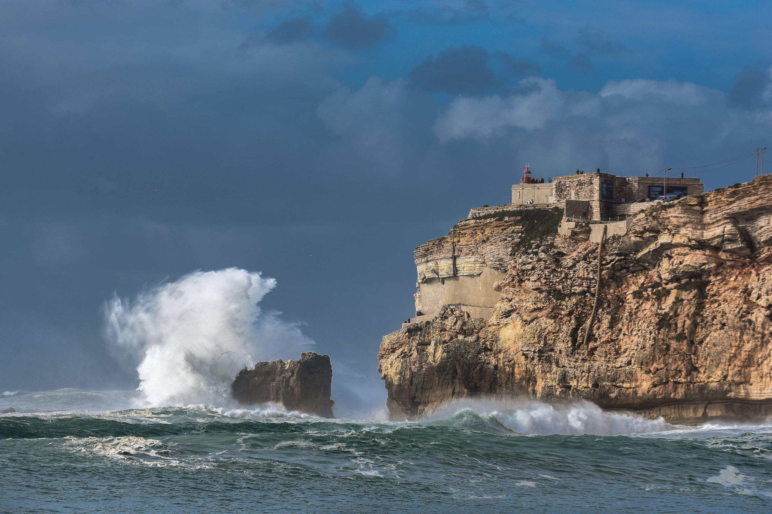 Big waves at the Nazaré fort and lighthouse.